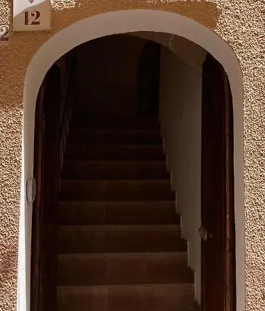 Avenida 12 בית הארחה